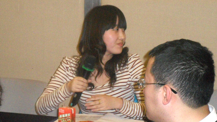 摩博科技的美女助理参与交流